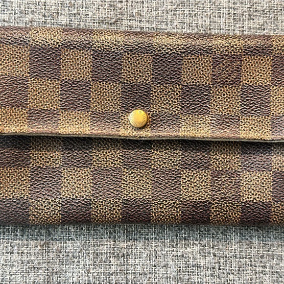 Louis Vuitton Handbags - Louis Vuitton Damier Sarah Wallet